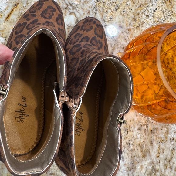 Style & Co. Leopard faux suede ankle boots Excellent UNUSED condition!! 7M - Picture 13 of 16